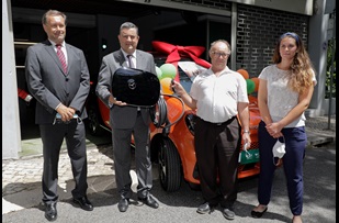 Entrega de premio dia do CA